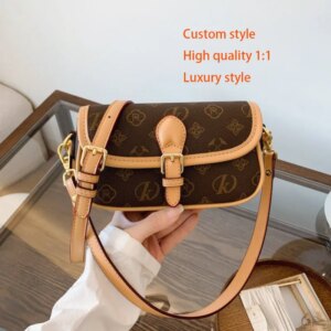 Custom 1:1 Luxury Fashion Women's Chain Handbag Leather Girls Shoulder Messenger Bag Brand lightweight Commuting Bag Square Bag