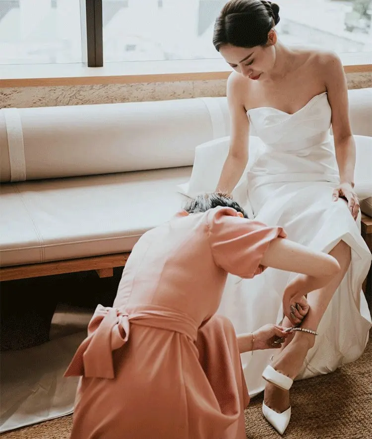 New Design White Satin High Heels Female Rhinestone Pointed Toe Sandals Bridesmaid Bride Wedding Shoes Party Pumps